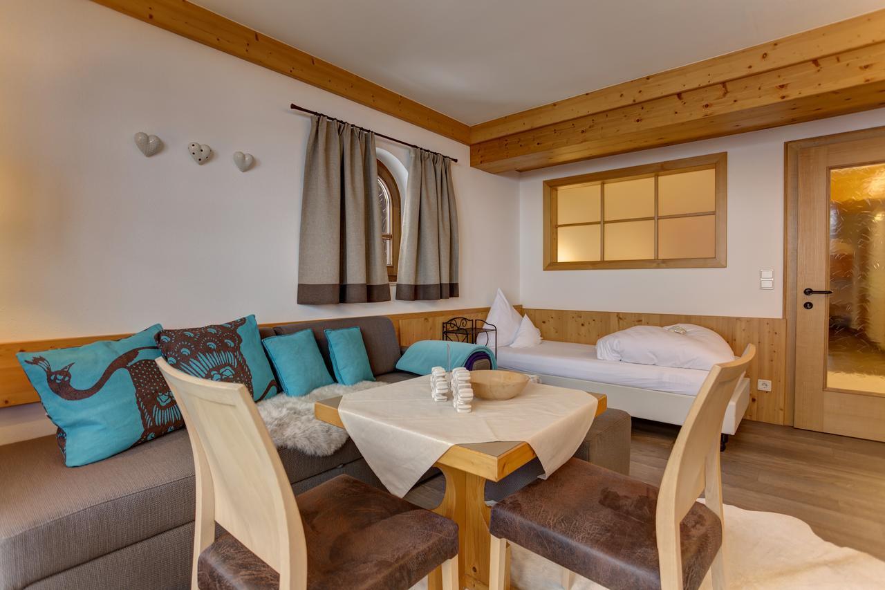 Am Dorfplatz Suites - Adults Only Sankt Anton am Arlberg Buitenkant foto