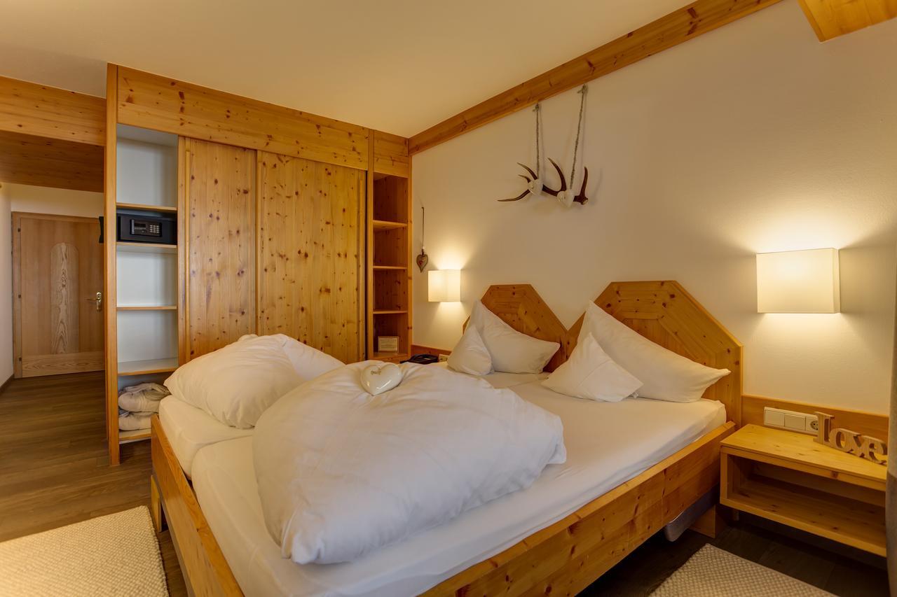 Am Dorfplatz Suites - Adults Only Sankt Anton am Arlberg Buitenkant foto