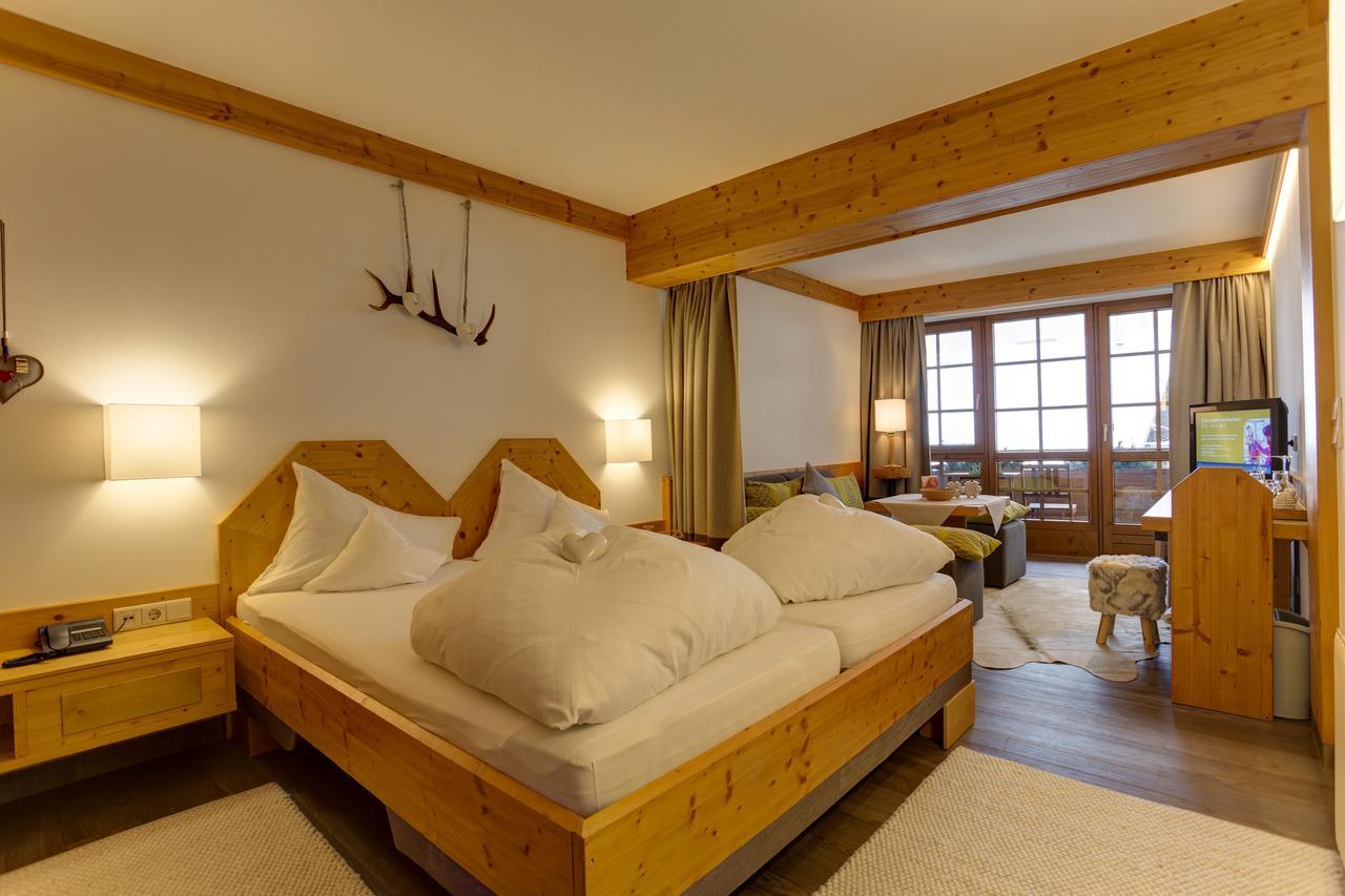 Am Dorfplatz Suites - Adults Only Sankt Anton am Arlberg Buitenkant foto
