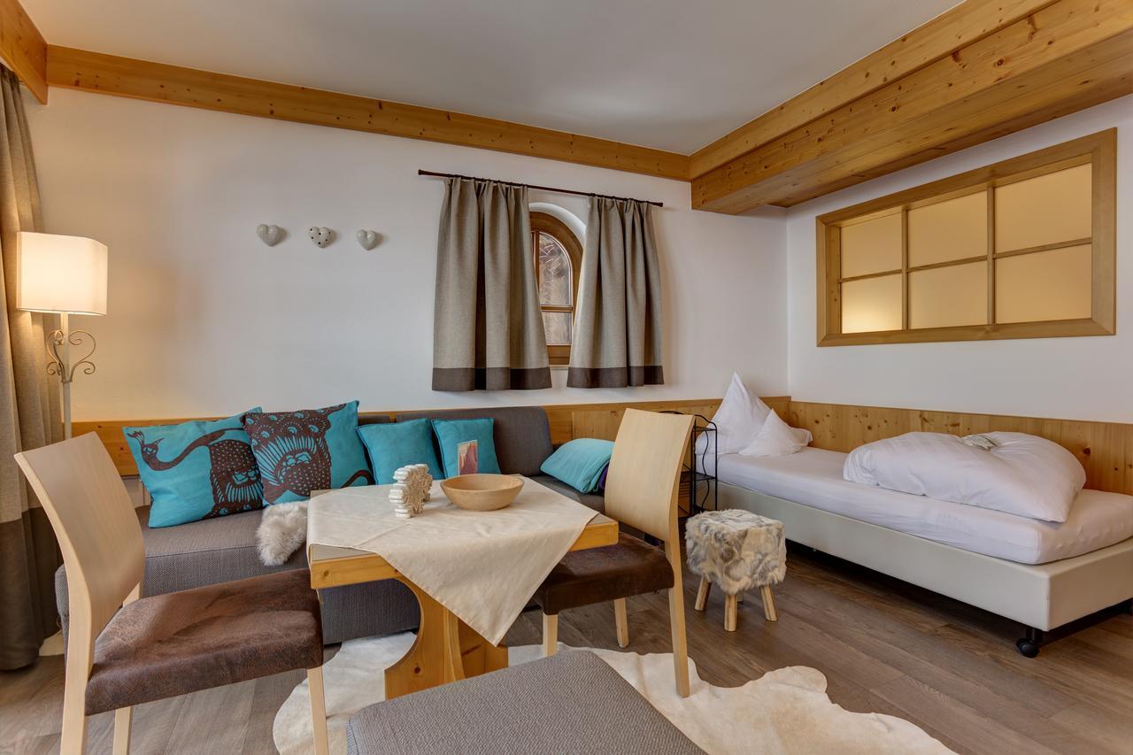 Am Dorfplatz Suites - Adults Only Sankt Anton am Arlberg Buitenkant foto