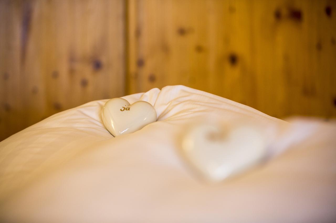 Am Dorfplatz Suites - Adults Only Sankt Anton am Arlberg Buitenkant foto