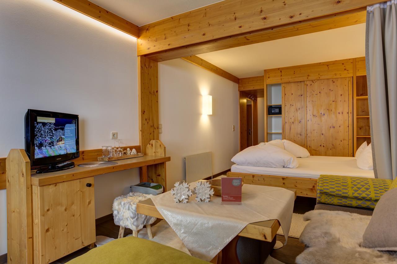 Am Dorfplatz Suites - Adults Only Sankt Anton am Arlberg Buitenkant foto
