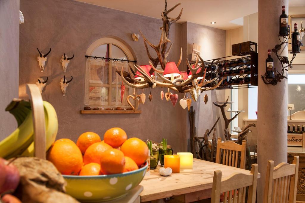 Am Dorfplatz Suites - Adults Only Sankt Anton am Arlberg Buitenkant foto