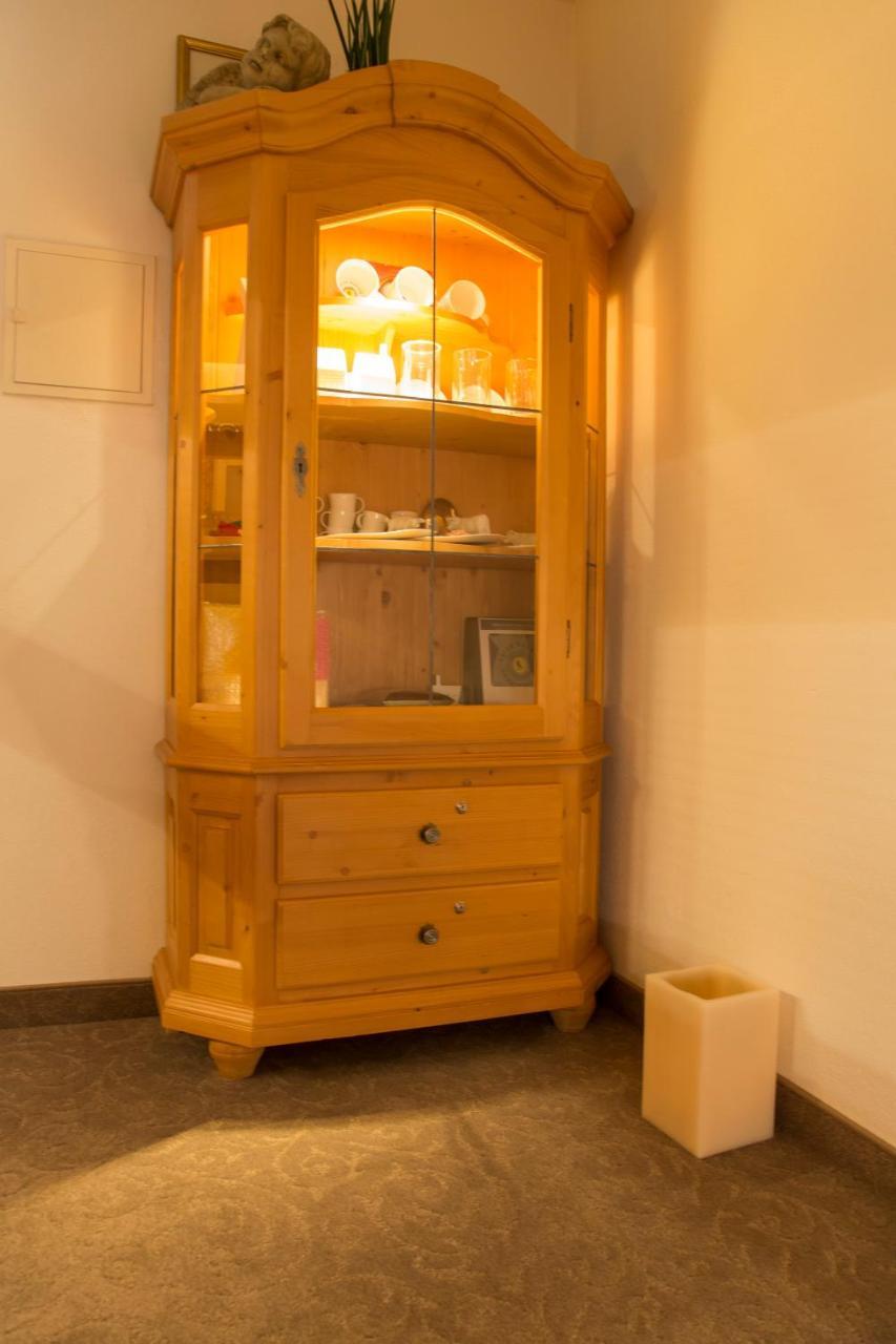 Am Dorfplatz Suites - Adults Only Sankt Anton am Arlberg Buitenkant foto